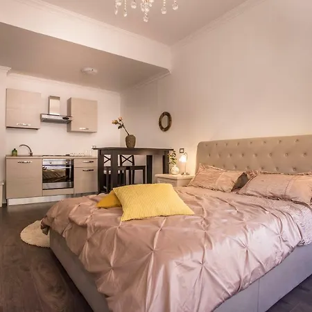 Seven Guest house *